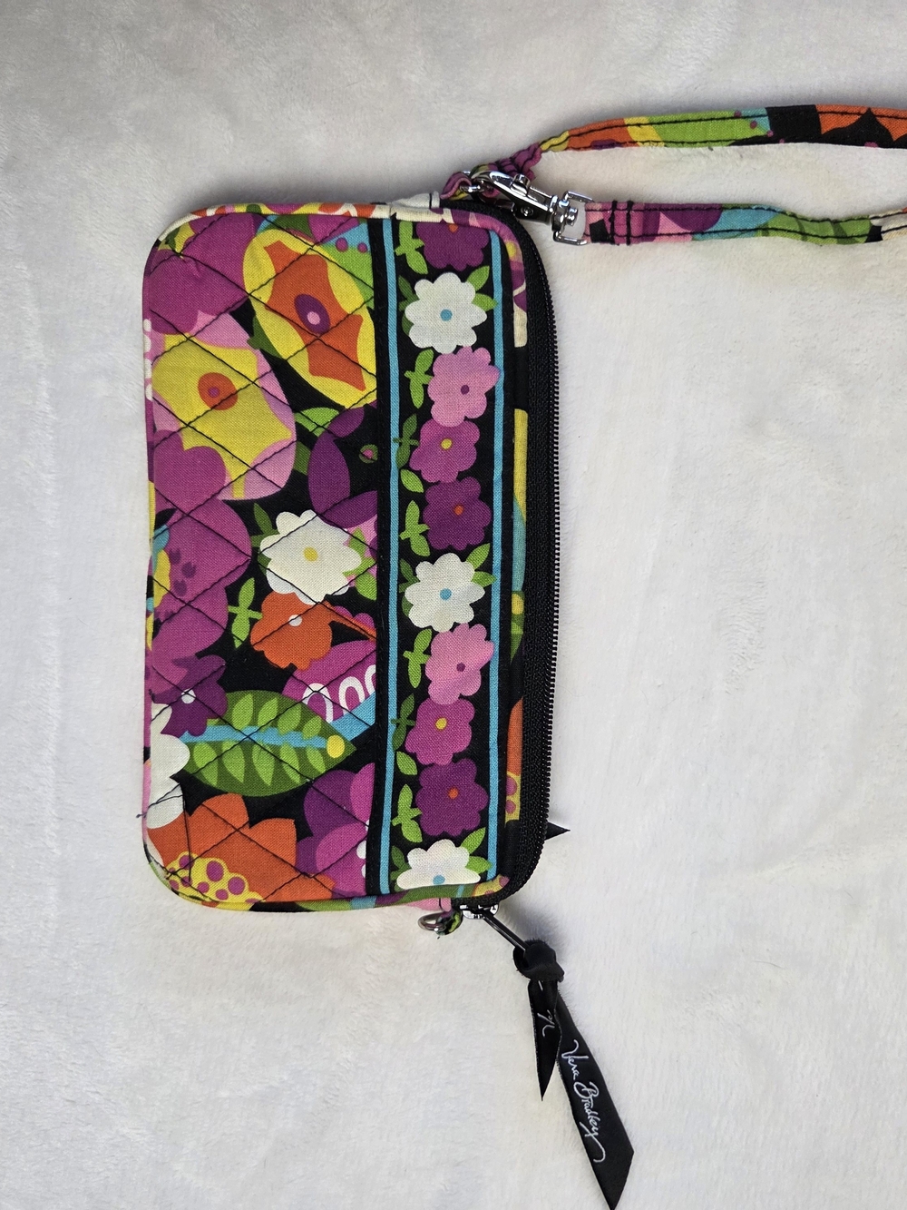 Vera Bradley Quilted Floral Wristlet in Retired Pattern Va Va Bloom